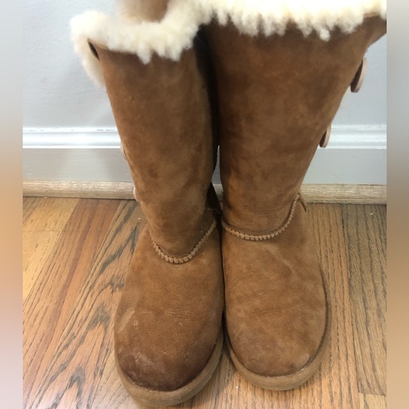 UGG Girls' Button Triplet boot - Picture 10 of 14